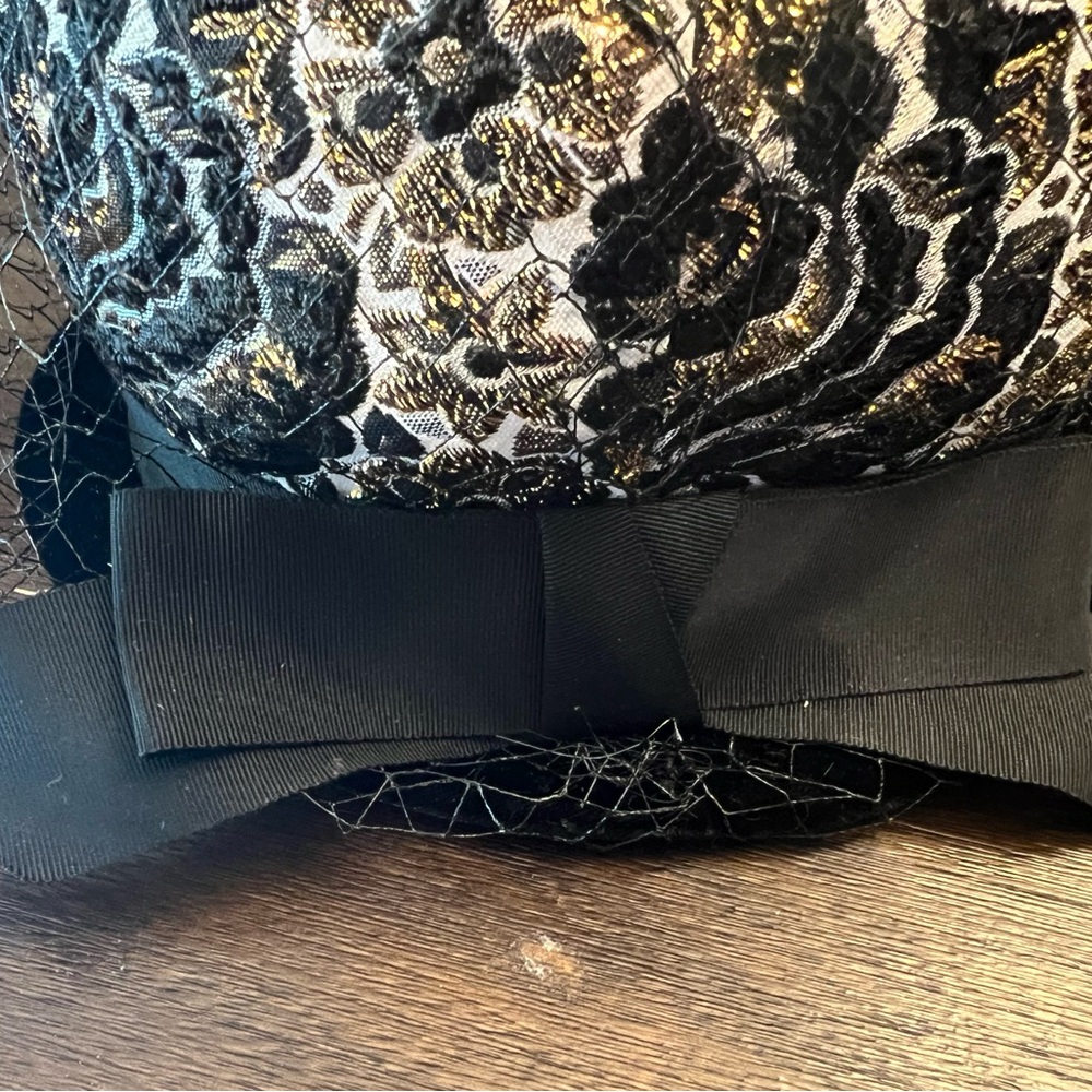 Gorgeous vintage Camellia hat- black, with gold and white! - Picture 5 of 6